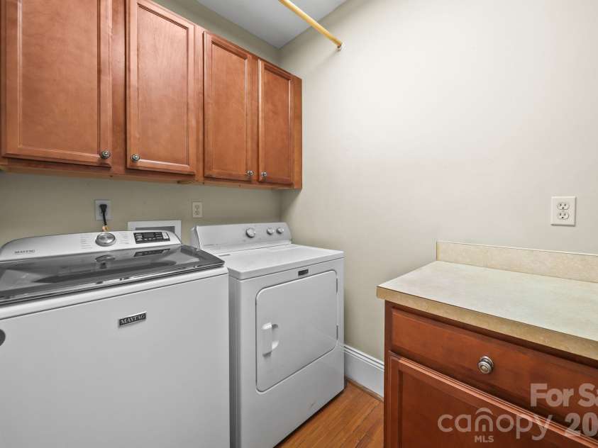 424 York Street, Gastonia, NC 28052.  MLS# CAR4417624, YatesRealty ID 46997. 
