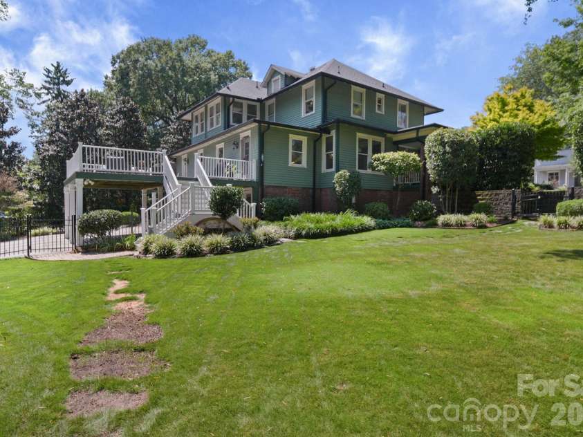 424 York Street, Gastonia, NC 28052.  MLS# CAR4417624, YatesRealty ID 46997. 