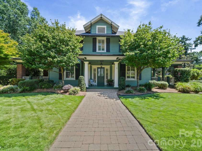 424 York Street, Gastonia, NC 28052.  MLS# CAR4417624, YatesRealty ID 46997. 