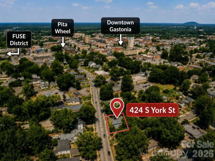 424 York Street, Gastonia, NC 28052.  MLS# CAR4417624, YatesRealty ID 46997. 