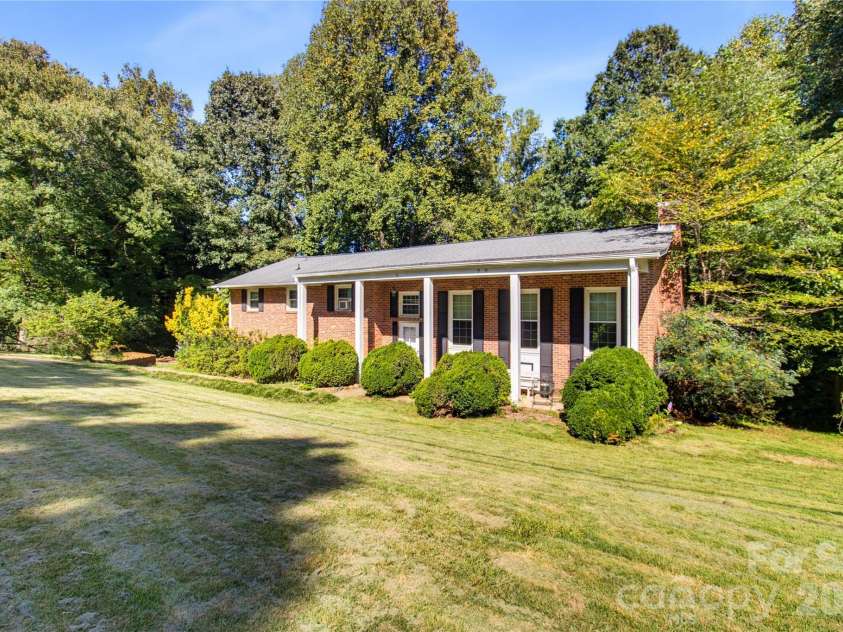 5675 Sweetbriar Road, Pfafftown, NC 27040.  MLS# CAR4418441, YatesRealty ID 46998. 