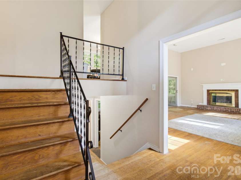 5675 Sweetbriar Road, Pfafftown, NC 27040.  MLS# CAR4418441, YatesRealty ID 46998. 