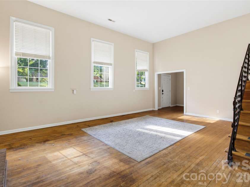 5675 Sweetbriar Road, Pfafftown, NC 27040.  MLS# CAR4418441, YatesRealty ID 46998. 