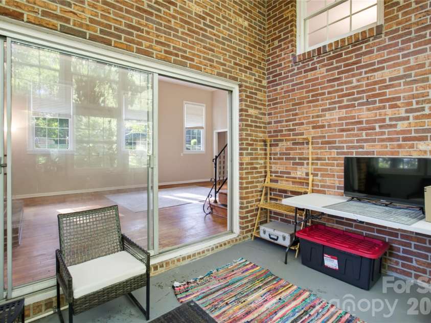 5675 Sweetbriar Road, Pfafftown, NC 27040.  MLS# CAR4418441, YatesRealty ID 46998. 