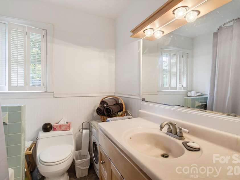 5675 Sweetbriar Road, Pfafftown, NC 27040.  MLS# CAR4418441, YatesRealty ID 46998. 