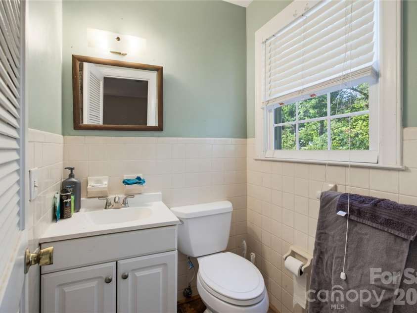 5675 Sweetbriar Road, Pfafftown, NC 27040.  MLS# CAR4418441, YatesRealty ID 46998. 