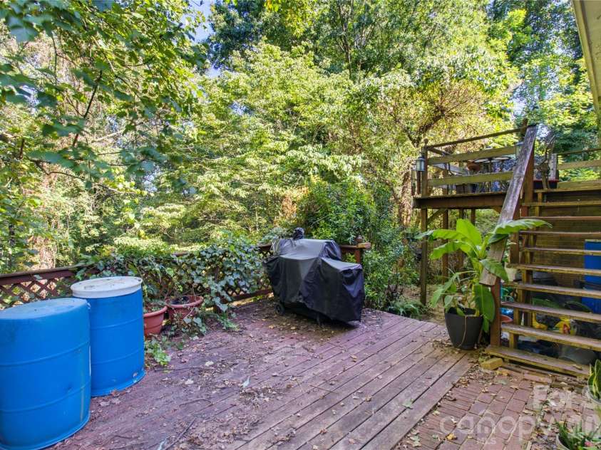 5675 Sweetbriar Road, Pfafftown, NC 27040.  MLS# CAR4418441, YatesRealty ID 46998. 