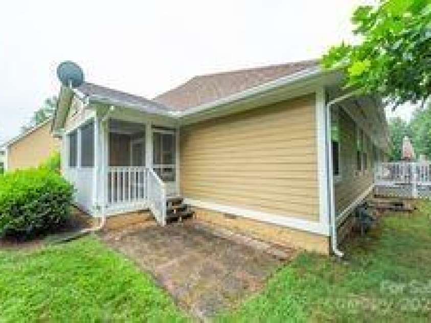 1303 Hyde Park Drive, Asheville, NC 28806.  MLS# CAR4274896, YatesRealty ID 47. Step into nature.