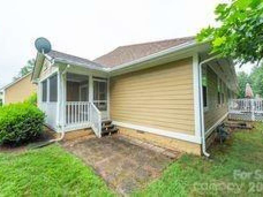 1303 Hyde Park Drive, Asheville, NC 28806.  MLS# CAR4274896, YatesRealty ID 47. Step into nature.