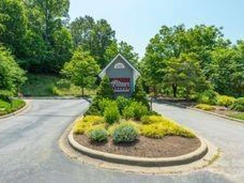 1303 Hyde Park Drive, Asheville, NC 28806.  MLS# CAR4274896, YatesRealty ID 47. Welcome to Biltmore Commons!