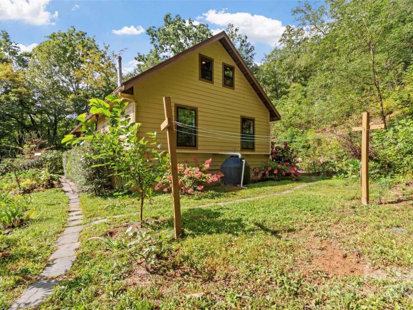 394 Af Simmons Road, Burnsville, NC 28714.  MLS# CAR4300885, YatesRealty ID 47. 