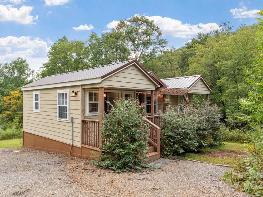 394 Af Simmons Road, Burnsville, NC 28714.  MLS# CAR4300885, YatesRealty ID 47. 