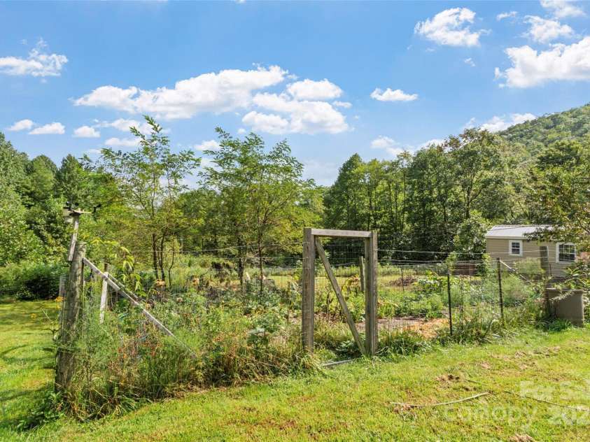 394 Af Simmons Road, Burnsville, NC 28714.  MLS# CAR4300885, YatesRealty ID 47. 