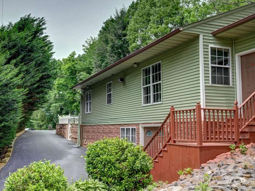 433 Lakey Gap Road, Black Mountain, NC 28711.  MLS# CAR4145724, YatesRealty ID 470. 