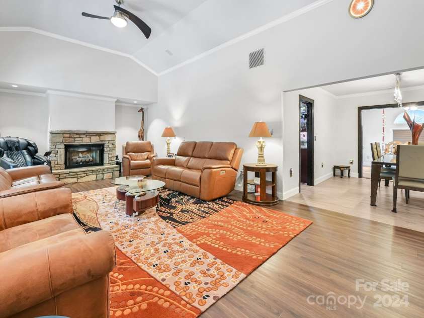 433 Lakey Gap Road, Black Mountain, NC 28711.  MLS# CAR4145724, YatesRealty ID 470. 