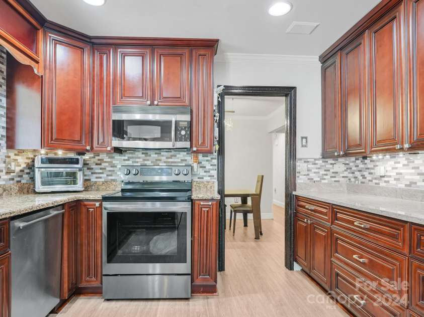 433 Lakey Gap Road, Black Mountain, NC 28711.  MLS# CAR4145724, YatesRealty ID 470. 