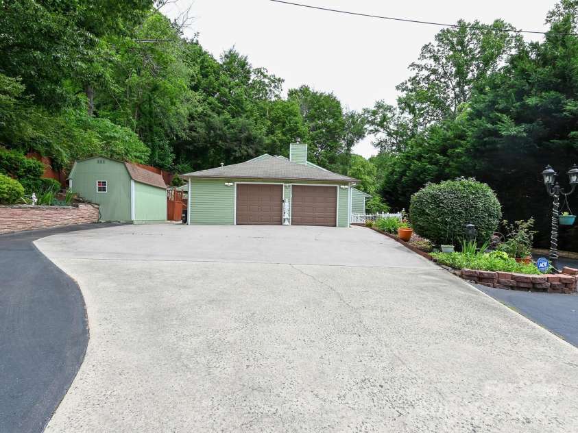 433 Lakey Gap Road, Black Mountain, NC 28711.  MLS# CAR4145724, YatesRealty ID 470. First entrance/exit