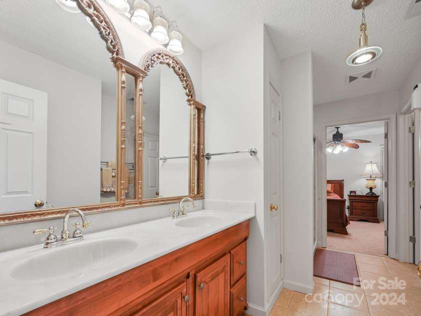 433 Lakey Gap Road, Black Mountain, NC 28711.  MLS# CAR4145724, YatesRealty ID 470. Full bath