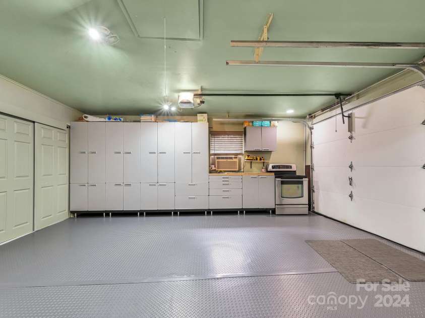 433 Lakey Gap Road, Black Mountain, NC 28711.  MLS# CAR4145724, YatesRealty ID 470. Garage