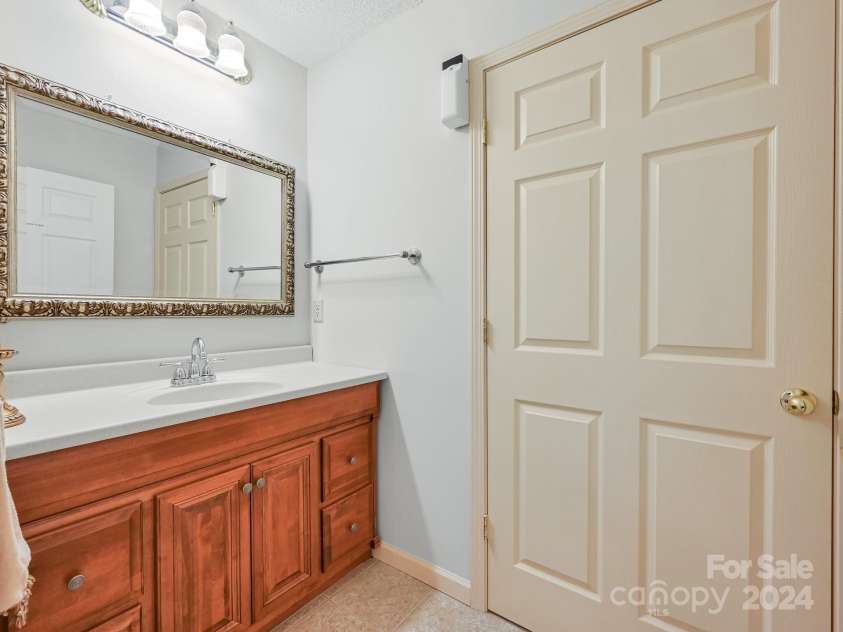 433 Lakey Gap Road, Black Mountain, NC 28711.  MLS# CAR4145724, YatesRealty ID 470. Half bath