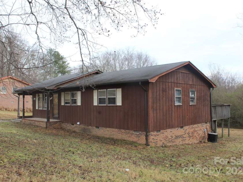 1156 Oak Forest Drive, Morganton, NC 28655.  MLS# CAR4326969, YatesRealty ID 4700. 