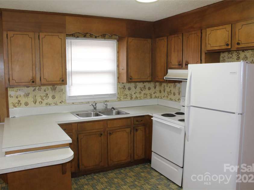 1156 Oak Forest Drive, Morganton, NC 28655.  MLS# CAR4326969, YatesRealty ID 4700. 