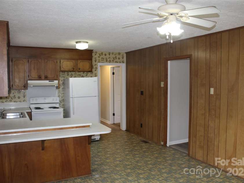 1156 Oak Forest Drive, Morganton, NC 28655.  MLS# CAR4326969, YatesRealty ID 4700. 