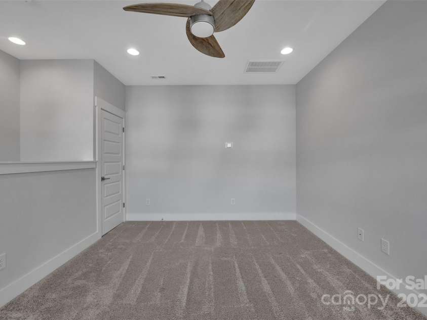 582 West End Drive, Charlotte, NC 28208.  MLS# CAR4202870, YatesRealty ID 4700. Bonus/Loft