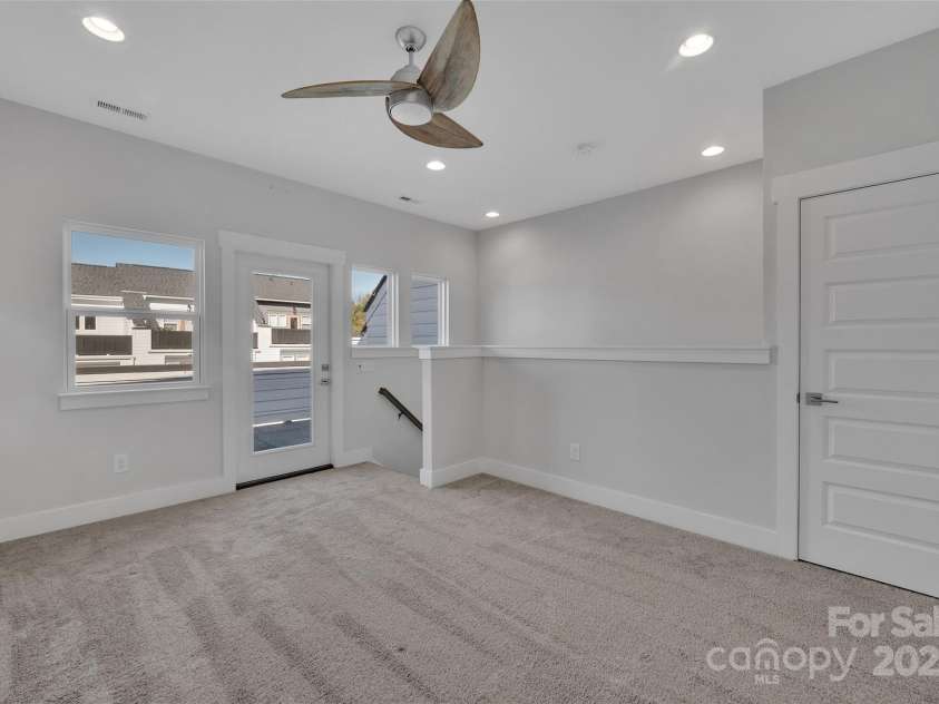 582 West End Drive, Charlotte, NC 28208.  MLS# CAR4202870, YatesRealty ID 4700. Bonus/Loft with access to Rooftop Terrace