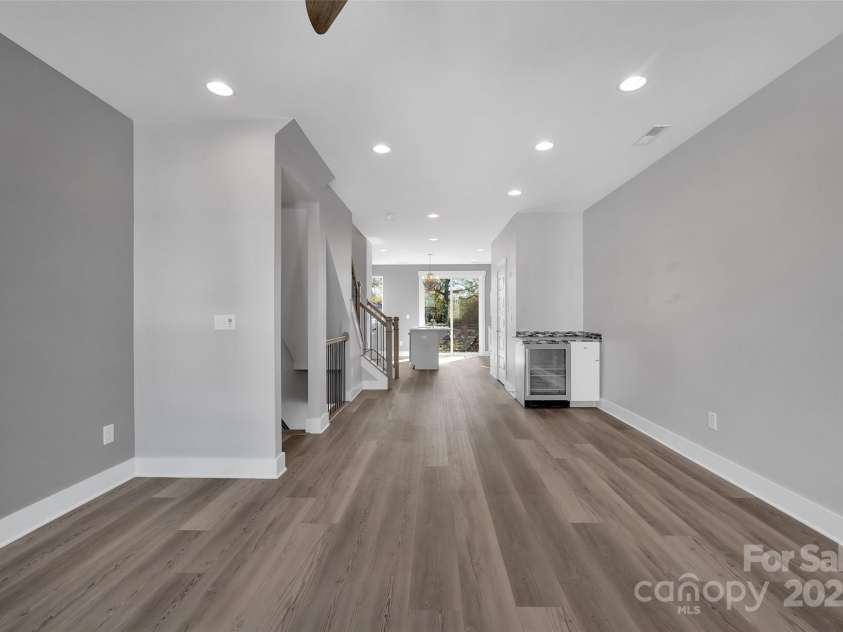 582 West End Drive, Charlotte, NC 28208.  MLS# CAR4202870, YatesRealty ID 4700. Dining Area & Open Floorplan