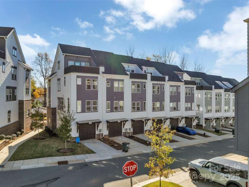582 West End Drive, Charlotte, NC 28208.  MLS# CAR4202870, YatesRealty ID 4700. Driveway