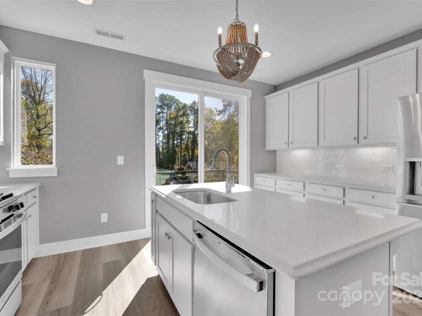 582 West End Drive, Charlotte, NC 28208.  MLS# CAR4202870, YatesRealty ID 4700. Kitchen