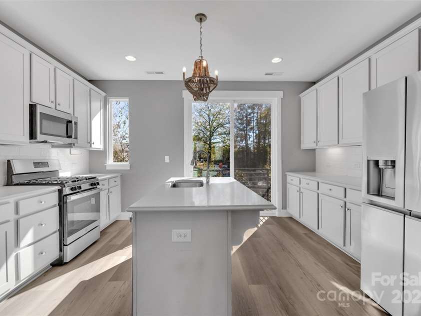 582 West End Drive, Charlotte, NC 28208.  MLS# CAR4202870, YatesRealty ID 4700. Kitchen & Balcony