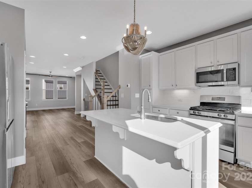 582 West End Drive, Charlotte, NC 28208.  MLS# CAR4202870, YatesRealty ID 4700. Kitchen island
