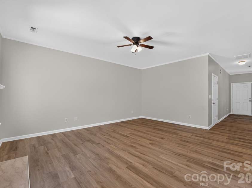 13711 Singleleaf Lane, Charlotte, NC 28278.  MLS# CAR4418599, YatesRealty ID 47003. 