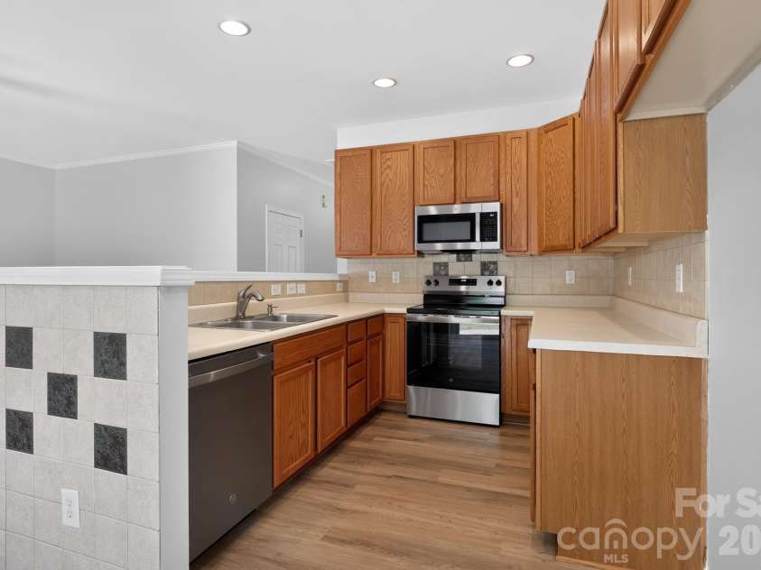 13711 Singleleaf Lane, Charlotte, NC 28278.  MLS# CAR4418599, YatesRealty ID 47003. 