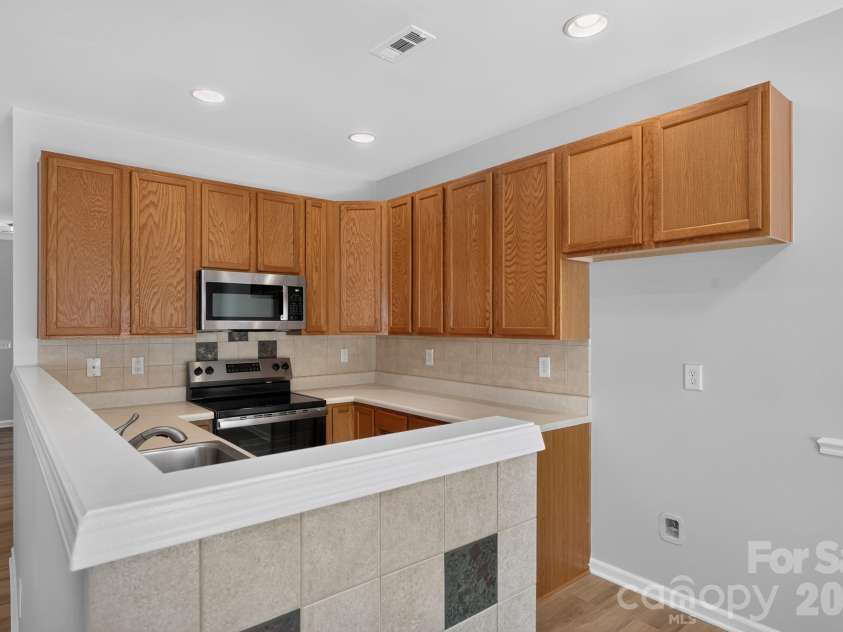 13711 Singleleaf Lane, Charlotte, NC 28278.  MLS# CAR4418599, YatesRealty ID 47003. 