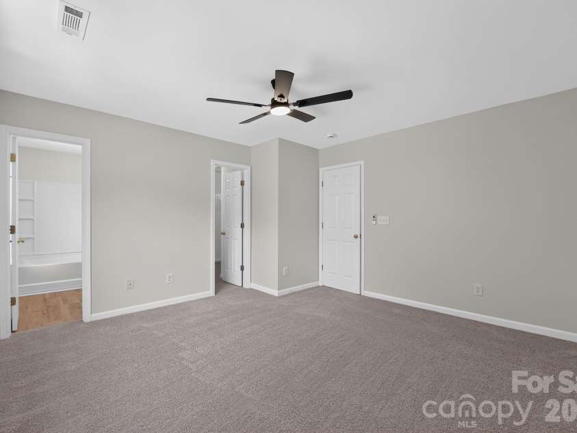 13711 Singleleaf Lane, Charlotte, NC 28278.  MLS# CAR4418599, YatesRealty ID 47003. 
