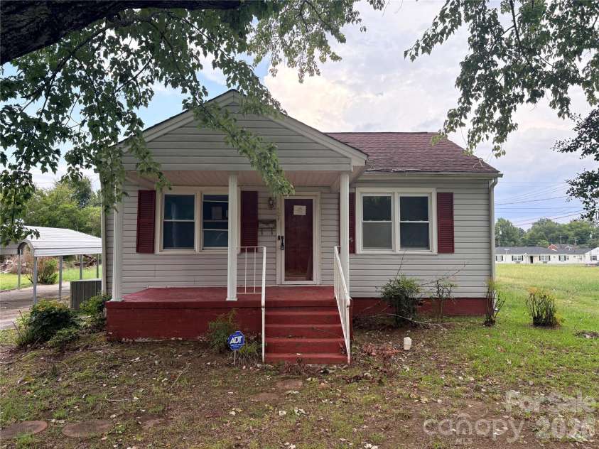 504 Brendale Drive, Chester, SC 29706.  MLS# CAR4418430, YatesRealty ID 47004. Front