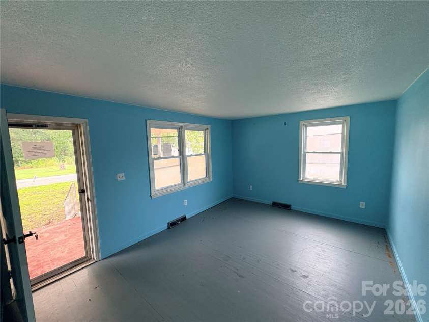 504 Brendale Drive, Chester, SC 29706.  MLS# CAR4418430, YatesRealty ID 47004. Living Rm 2nd view