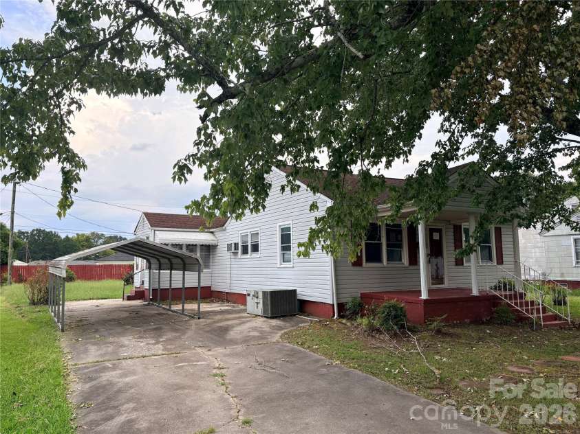 504 Brendale Drive, Chester, SC 29706.  MLS# CAR4418430, YatesRealty ID 47004. Side Left