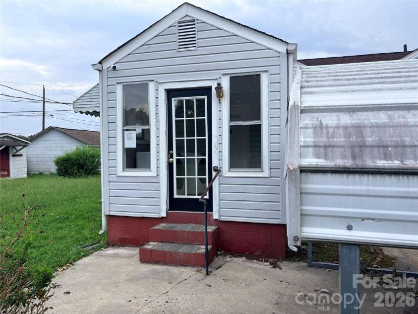 504 Brendale Drive, Chester, SC 29706.  MLS# CAR4418430, YatesRealty ID 47004. Side Rear Door