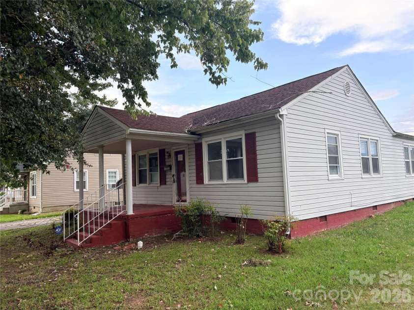 504 Brendale Drive, Chester, SC 29706.  MLS# CAR4418430, YatesRealty ID 47004. Side Right