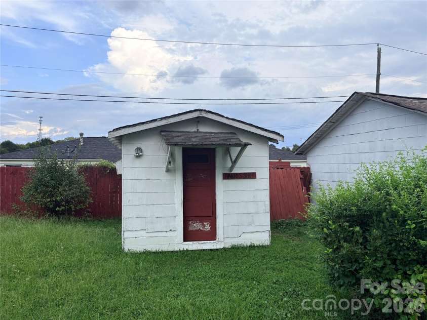 504 Brendale Drive, Chester, SC 29706.  MLS# CAR4418430, YatesRealty ID 47004. Storage Bldg
