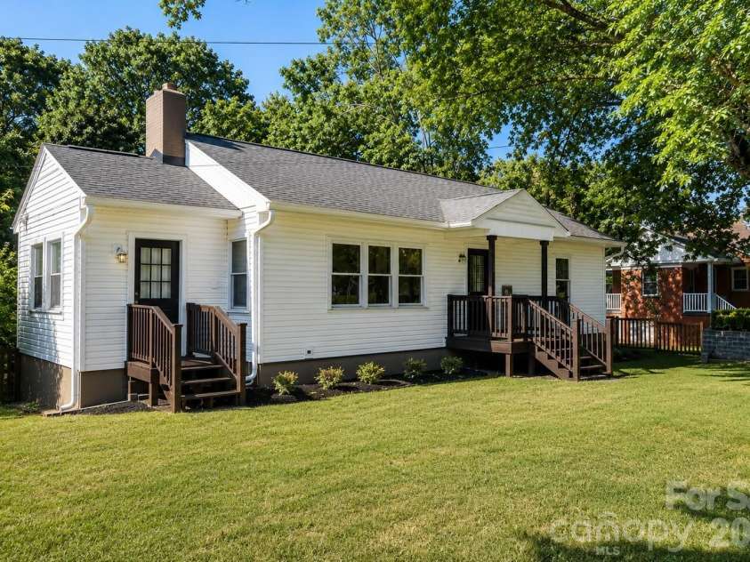317 4th Avenue, Gastonia, NC 28054.  MLS# CAR4415299, YatesRealty ID 47005. 