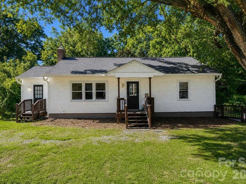 317 4th Avenue, Gastonia, NC 28054.  MLS# CAR4415299, YatesRealty ID 47005. 