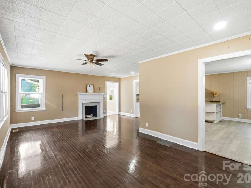 317 4th Avenue, Gastonia, NC 28054.  MLS# CAR4415299, YatesRealty ID 47005. 
