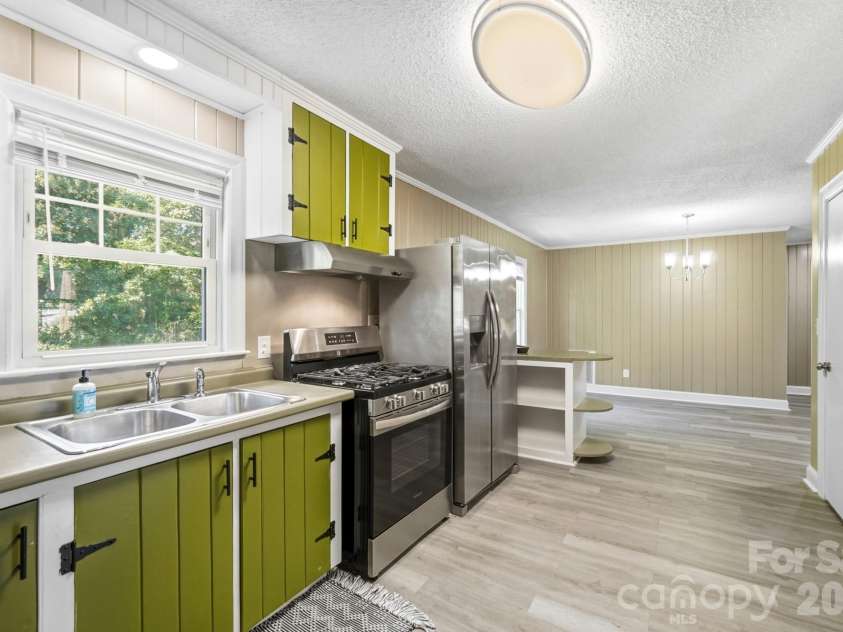 317 4th Avenue, Gastonia, NC 28054.  MLS# CAR4415299, YatesRealty ID 47005. 