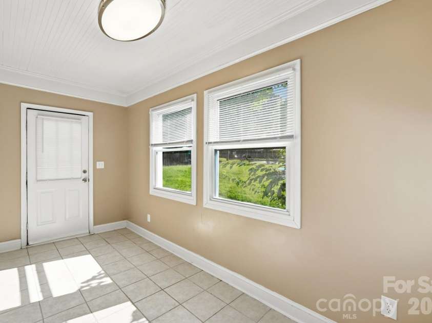 317 4th Avenue, Gastonia, NC 28054.  MLS# CAR4415299, YatesRealty ID 47005. Laundry Room/Drop Zone