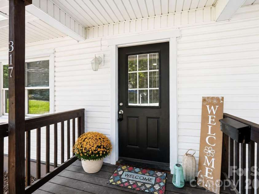 317 4th Avenue, Gastonia, NC 28054.  MLS# CAR4415299, YatesRealty ID 47005. Welcome home!